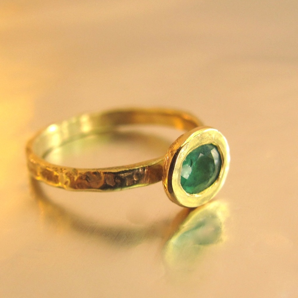 Emerald ring. Gold Emerald ring. - Picture 2 of 8